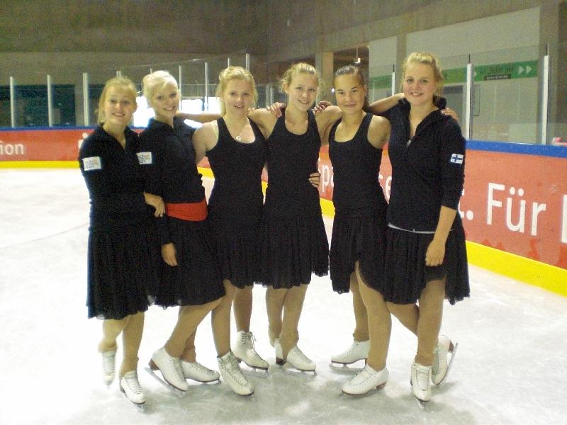 Sportler aus dem finnischen Synchron-Nachwuchsteam Finettes